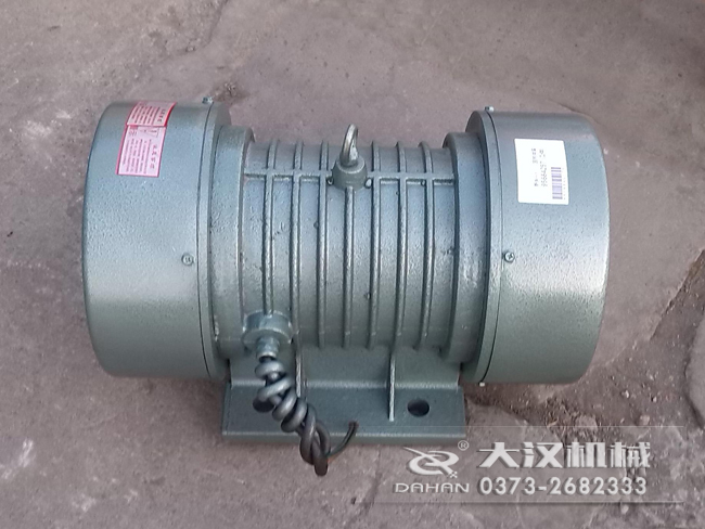 VB振動(dòng)電機(jī)的選型要根據(jù)所匹配產(chǎn)品需要的激振大小，進(jìn)行選擇。